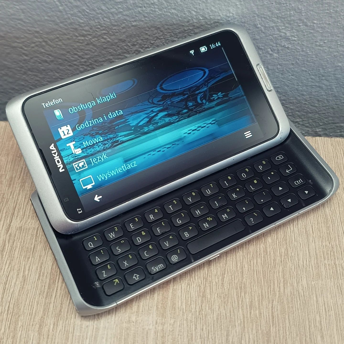 Nokia E7-00 Symbian