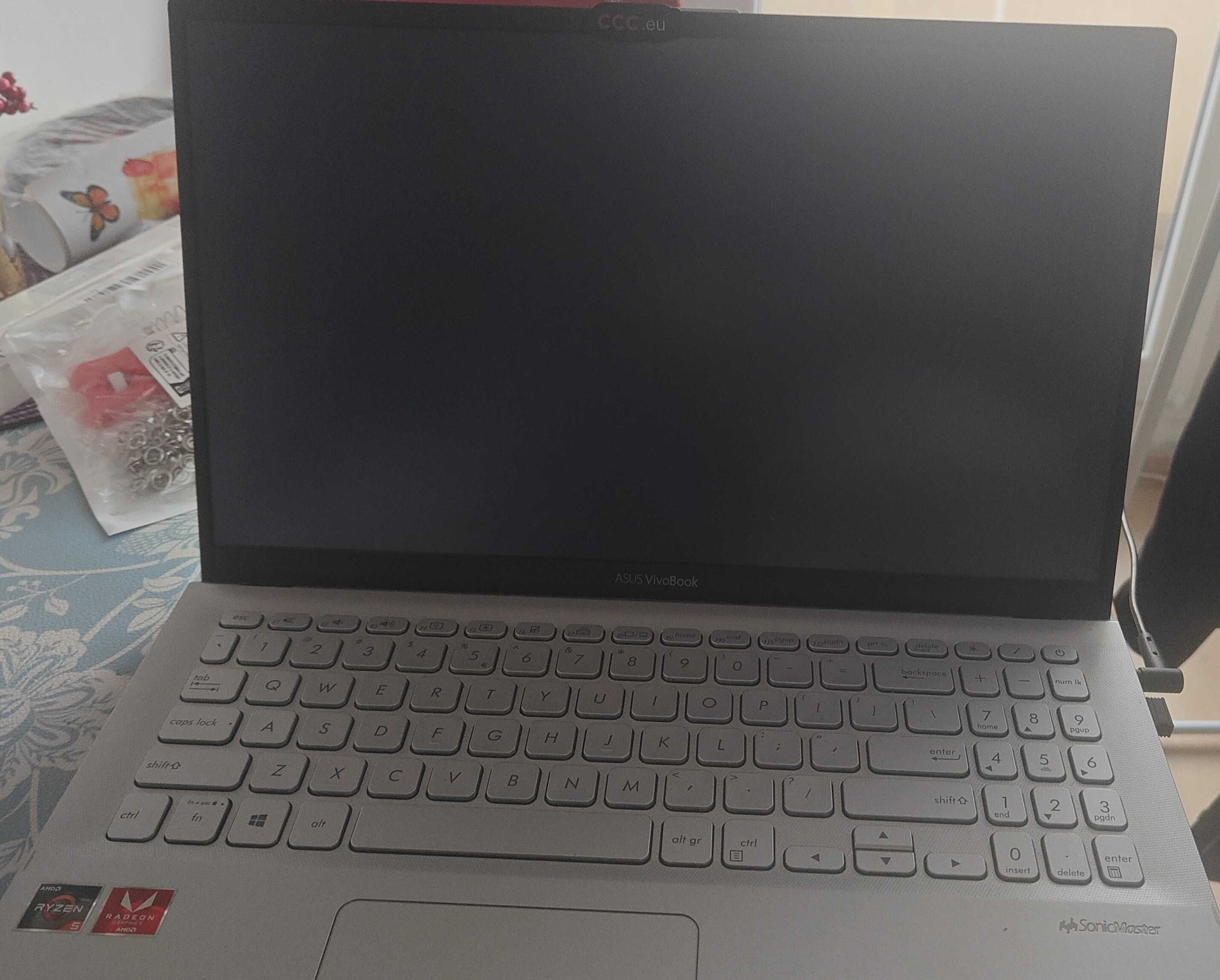 Sprzedam w bardzo dobrym stanie Laptop Asus Vivobook 15