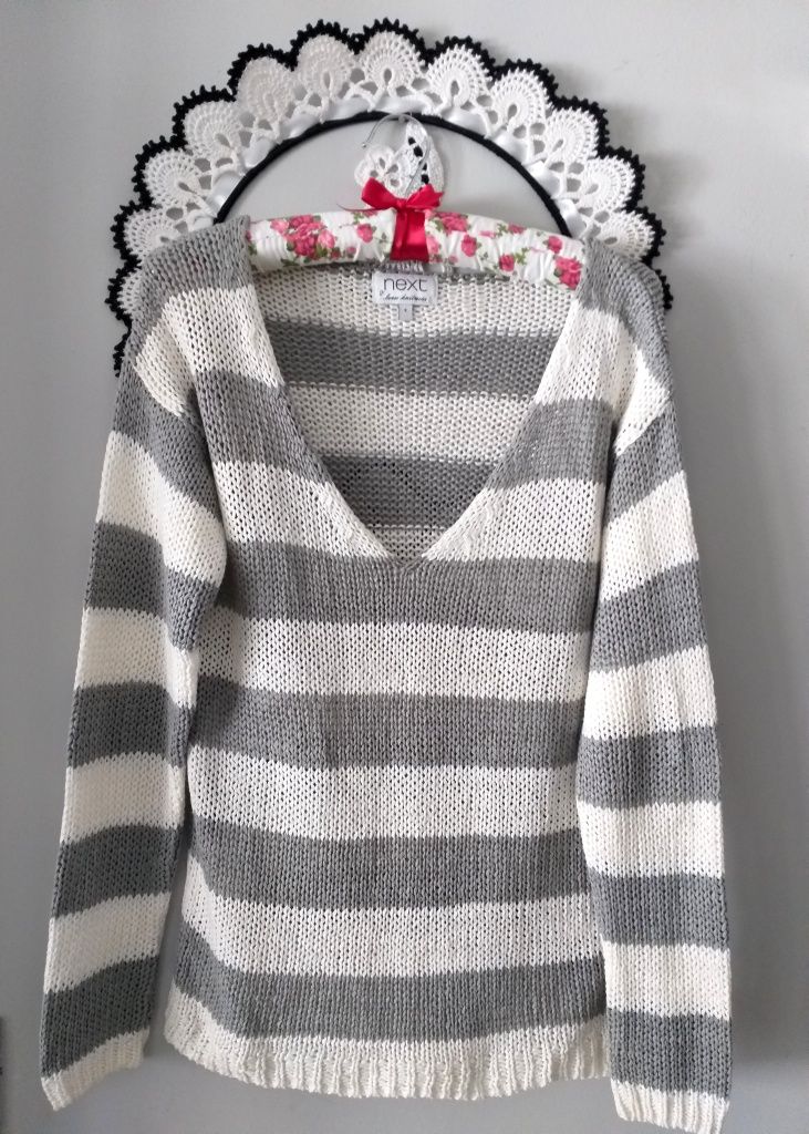 Sweter Next paski dekolt V duży dekolt r. S 36
