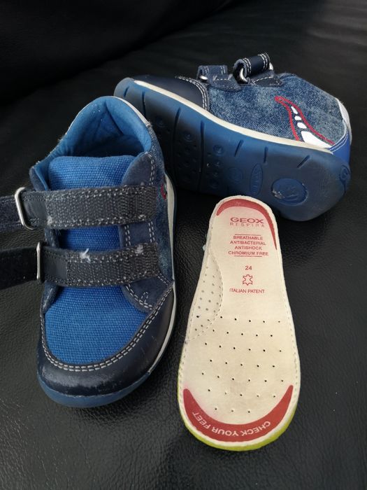 Botinhas em pele e ganga da Geox