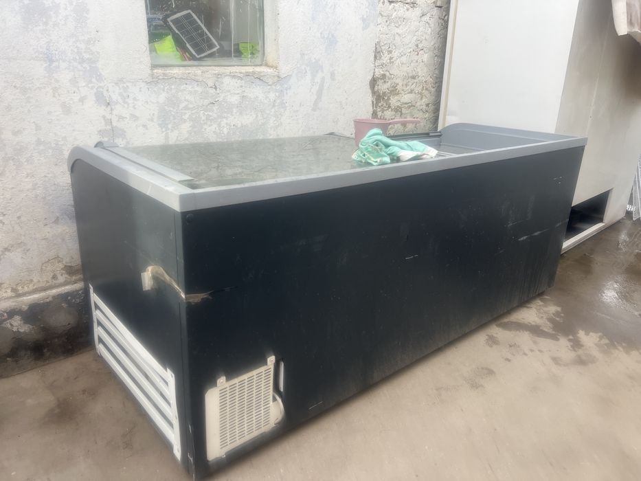 Морозильна камера на 1000 л