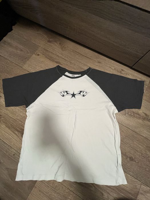 Біло-сіра, укорочена футболка з зіркою