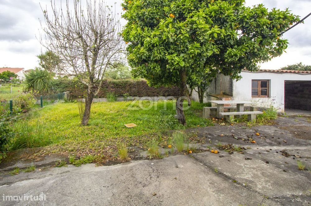 Moradia para restauro em Vitorino das Donas, Ponte de Lima