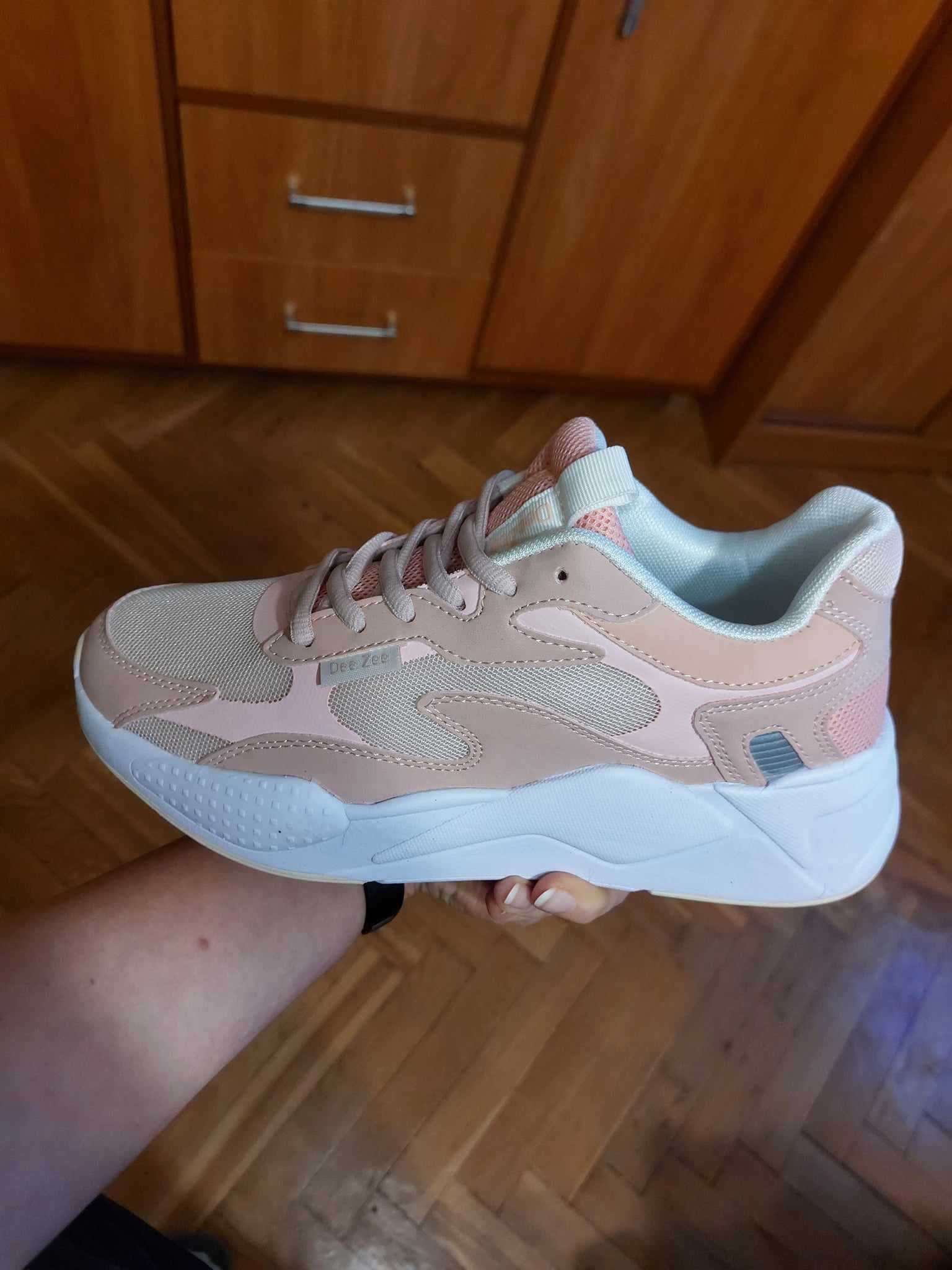 Nowe różowe sneakersy Daylight, marki Deezee, rozm. 38