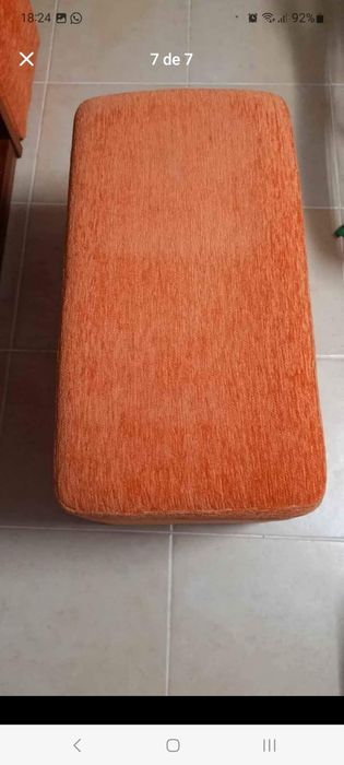 Mesa de centro em cerejeira com dois Puffs incluídos