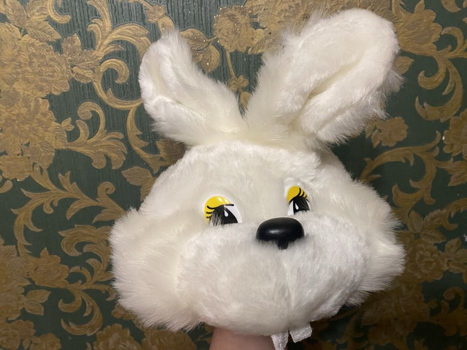 Є в оренду карнавальні костюми миша, бджілка, зайка