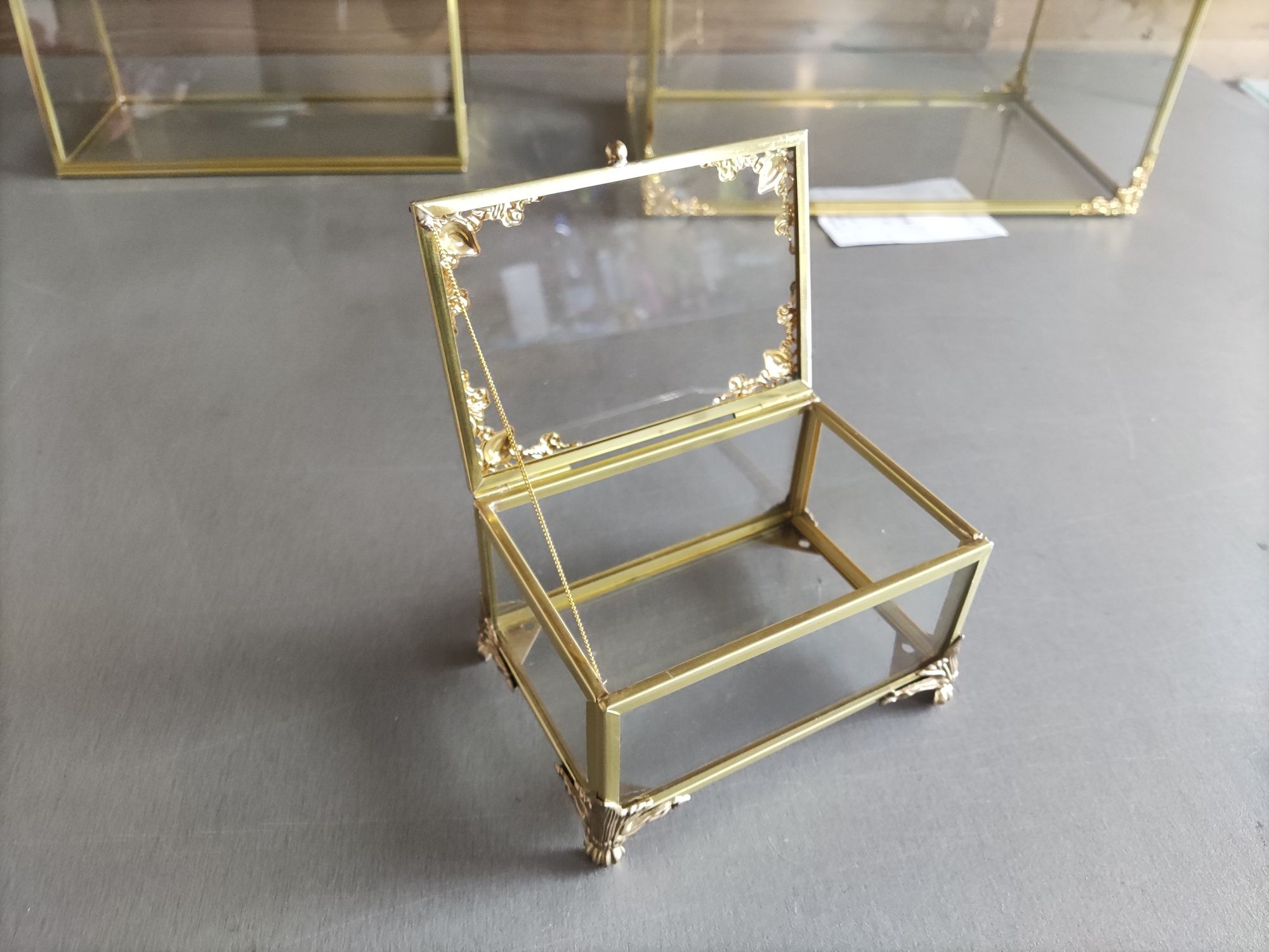 Pudełko szklane złote szkatułka organizer na obrączki