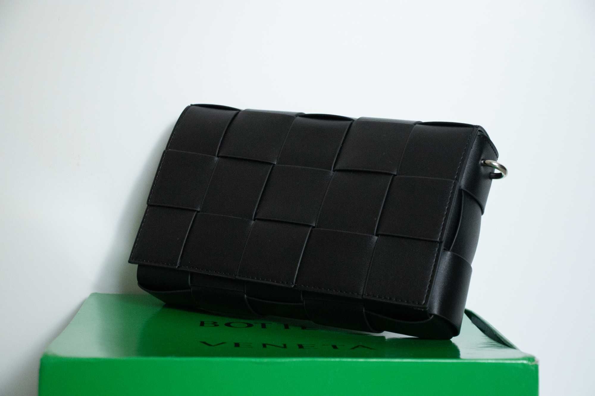 Сумка Bottega Veneta Medium Cassette with Versatile Strap