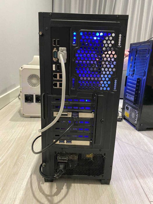 Продам потужну робочу станцію / сервер, корпус з підсвіткою