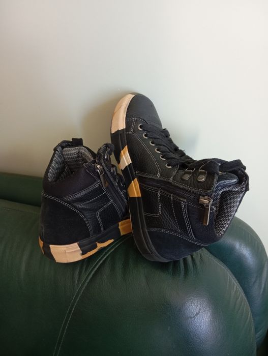 Шкіряні з утепленням термо,як нові,р.35