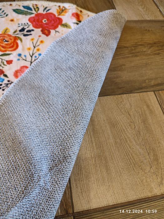 Nowy okrągły dywan do pokoju Kwiaty 66 cm