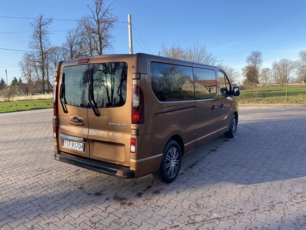 Renault Trafic III long 9 osobowy