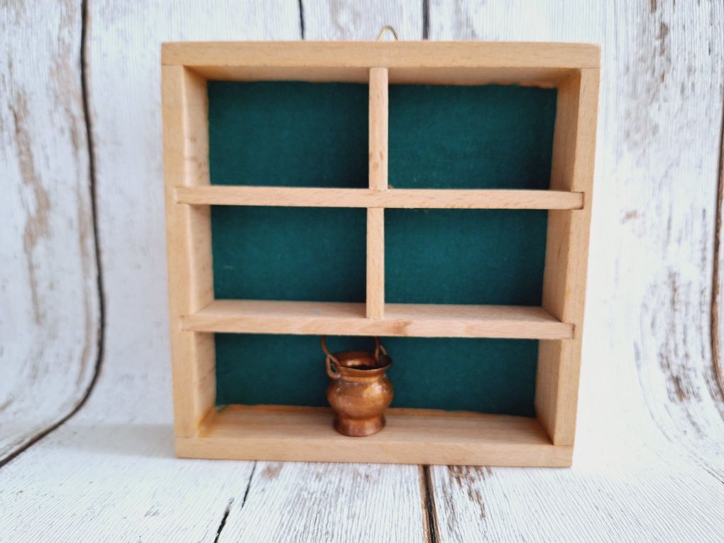 Mini szafeczka, regał na miniaturki, wykonany z drewna