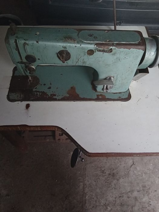 Швейна машина промислова.