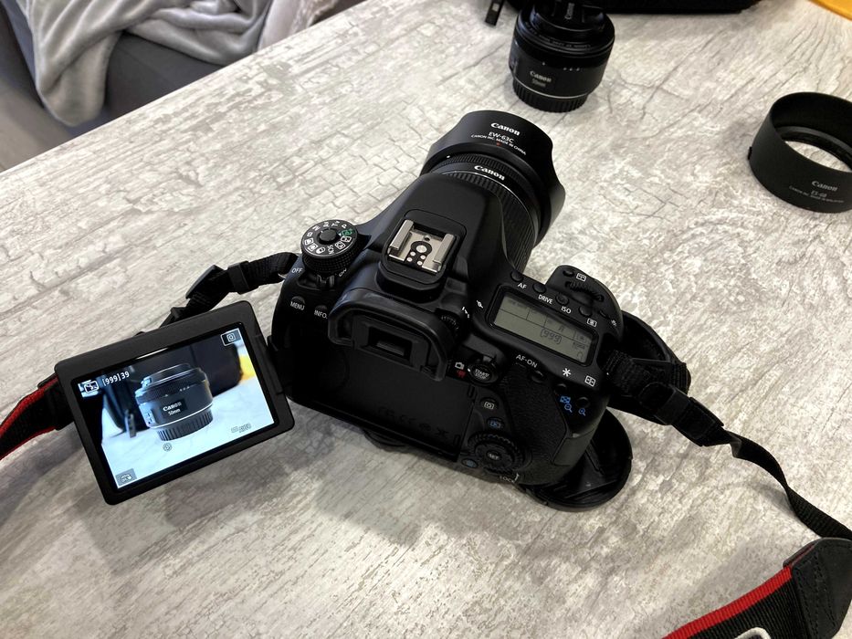 Дзеркальний фотоапарат Canon EOS 80D kit (18-55mm) IS STM + додатки
