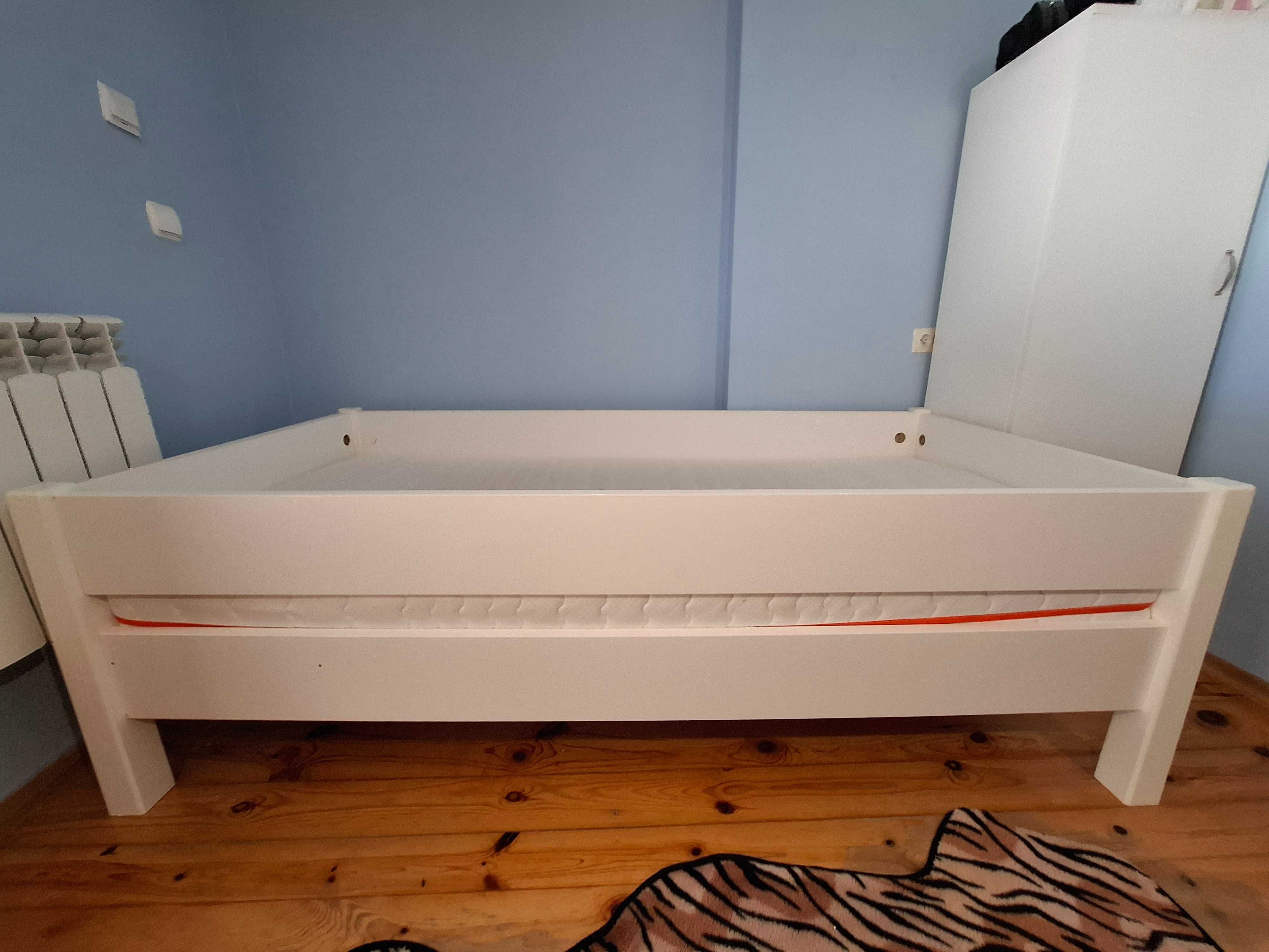 Sprzedam łozko młodzieżowe z materacem białe firmy Meblik 200/90 cm