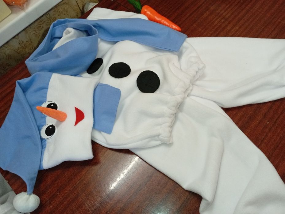 Сніговик,зайчик,гном,ведмідь ,вовчик