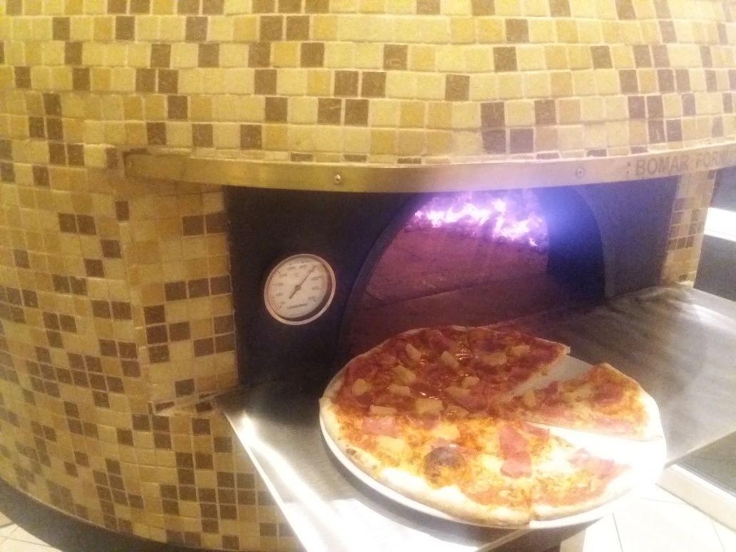 Piec do pizzy opalany drewnem