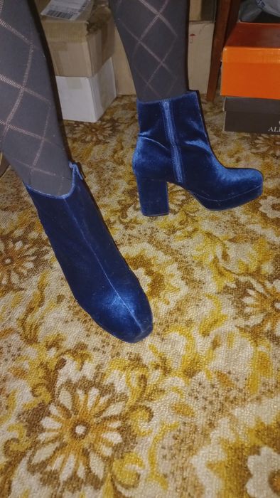 Ботинки велюровые на каблуке 41