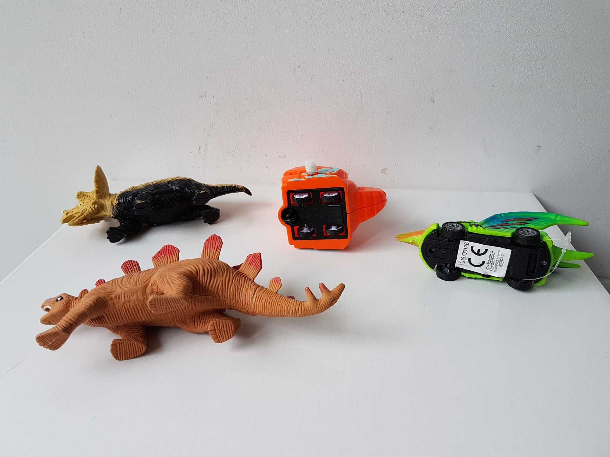 Dinozaury gumowe figurki gniotki Dinozaur nakręcany Dino auto
