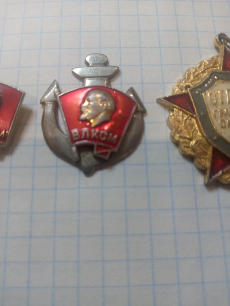 Продам старые советские значки