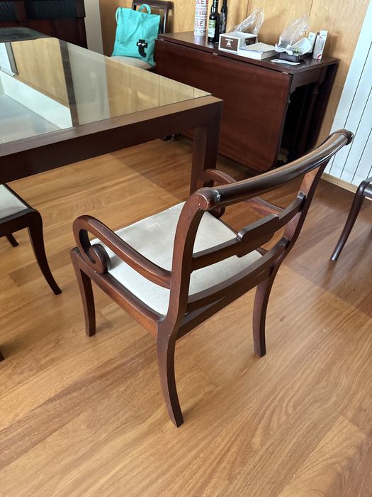 Sala de jantar completa em mogno