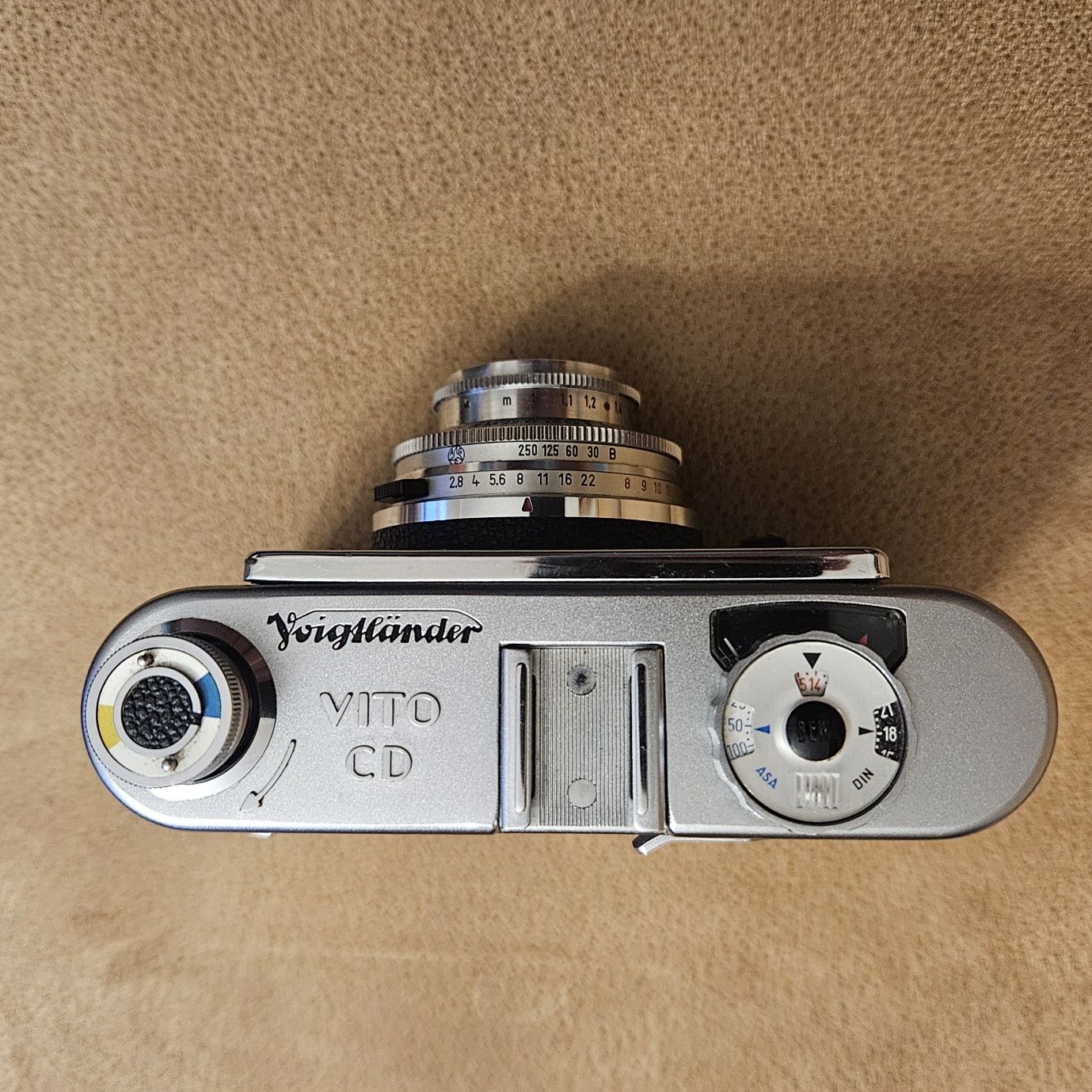 Wyjątkowy rewelacyjny aparat analogowy Voigtlander Vito CD