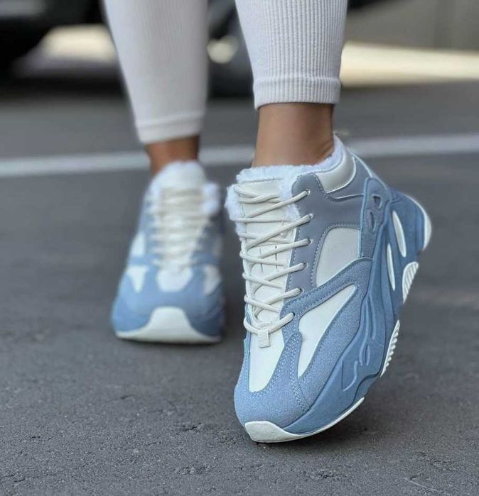 Зимние Женские кроссовки с мехом внутри голубые