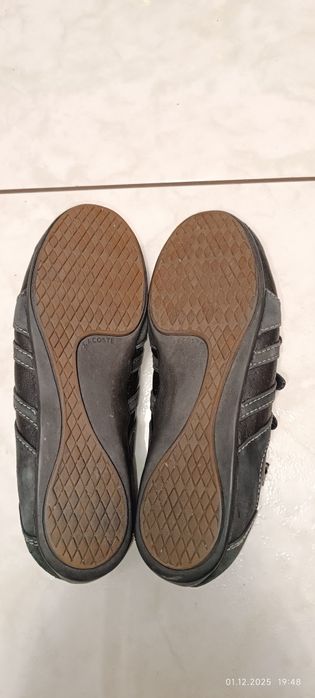 Кросівки унісекс.