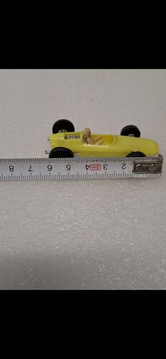 Autko wyścigówka z kierowcą prl