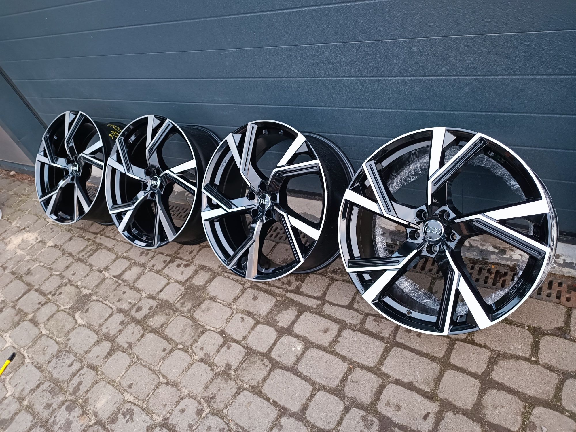 Felgi aluminiowe 5x112 Audi Q7,8 R22