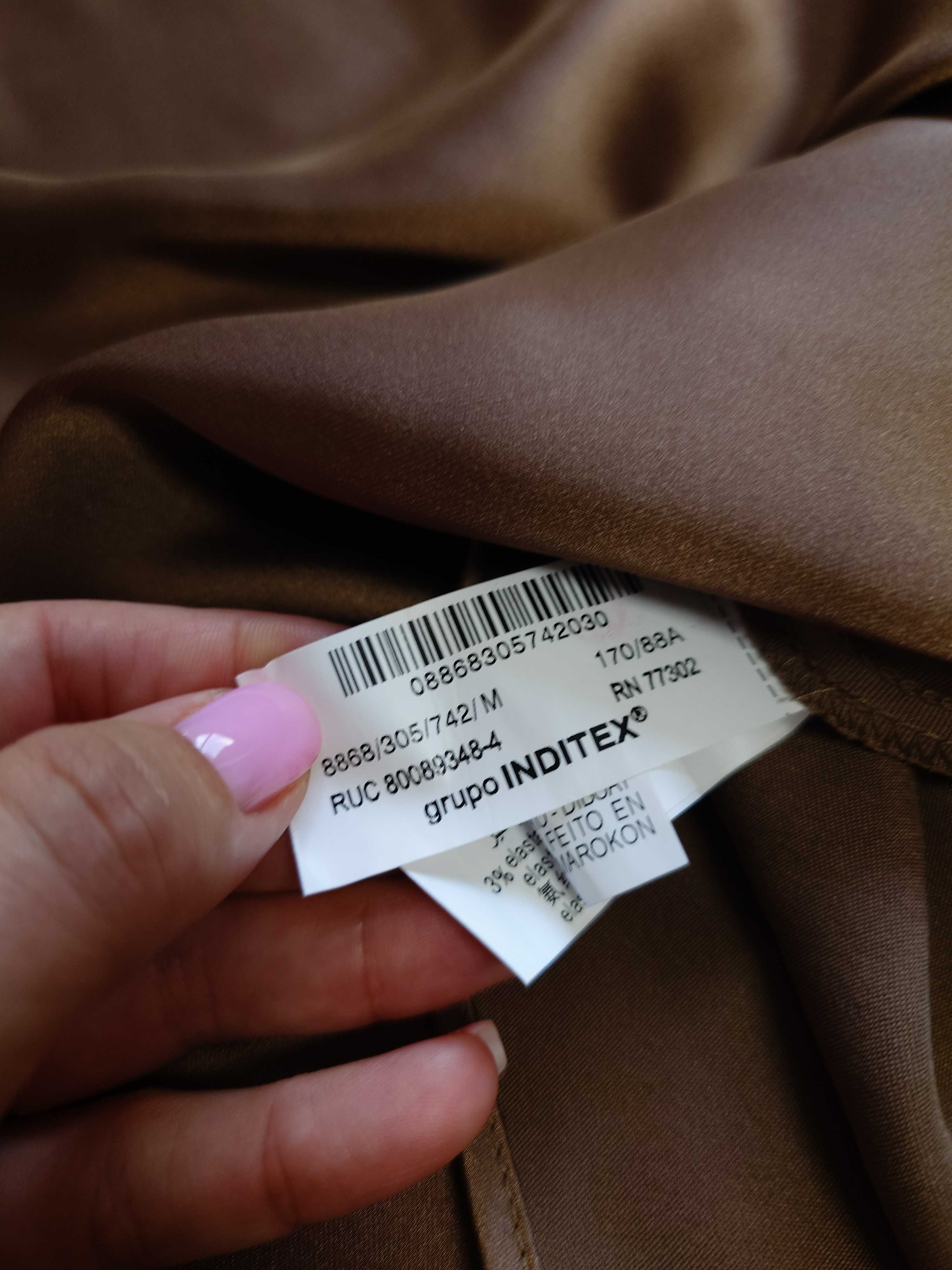 Satynowa sukienka maxi w kolorze czekoladowego brązu Zara M