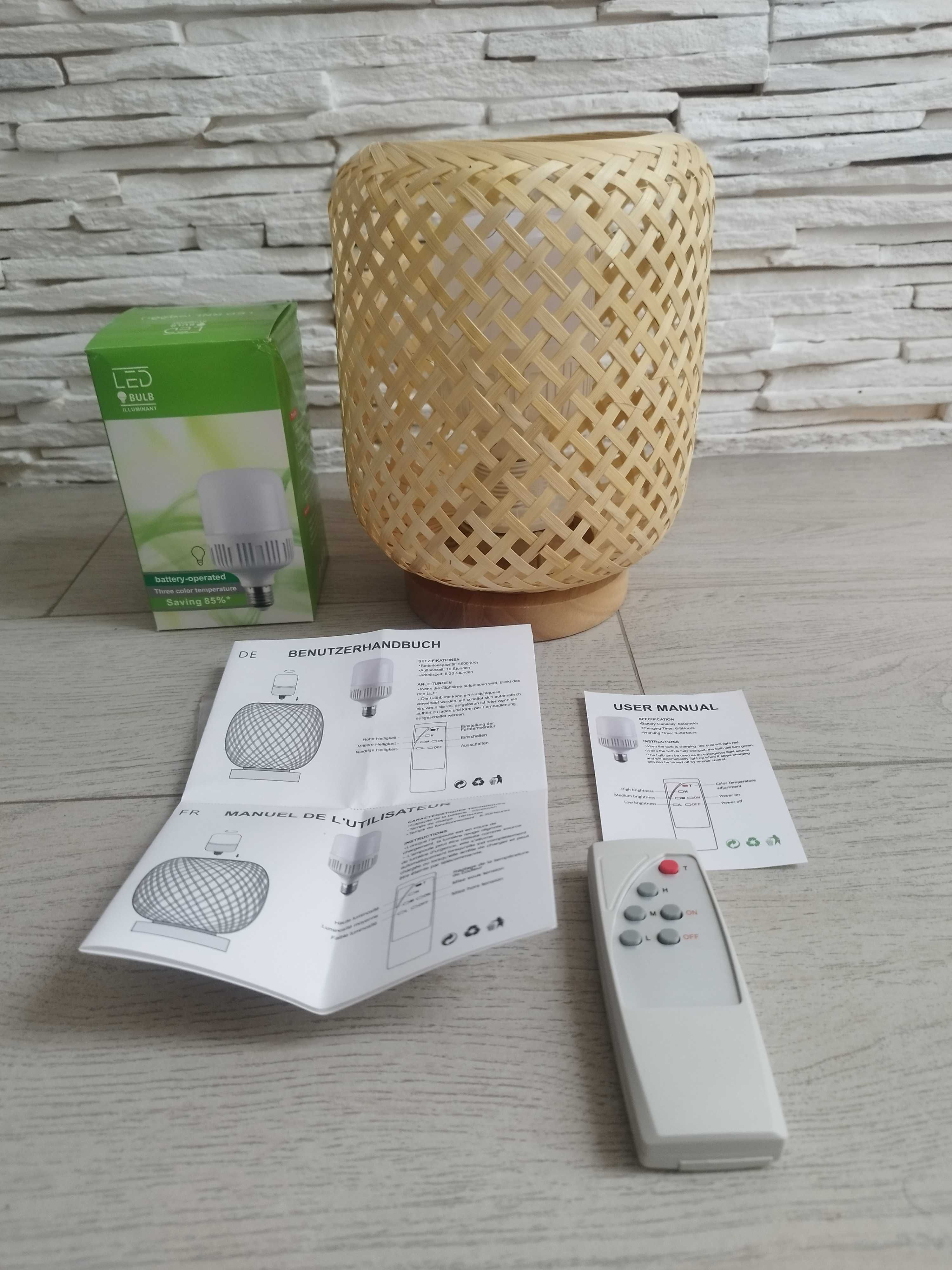 Lampa rattanowa stojąca