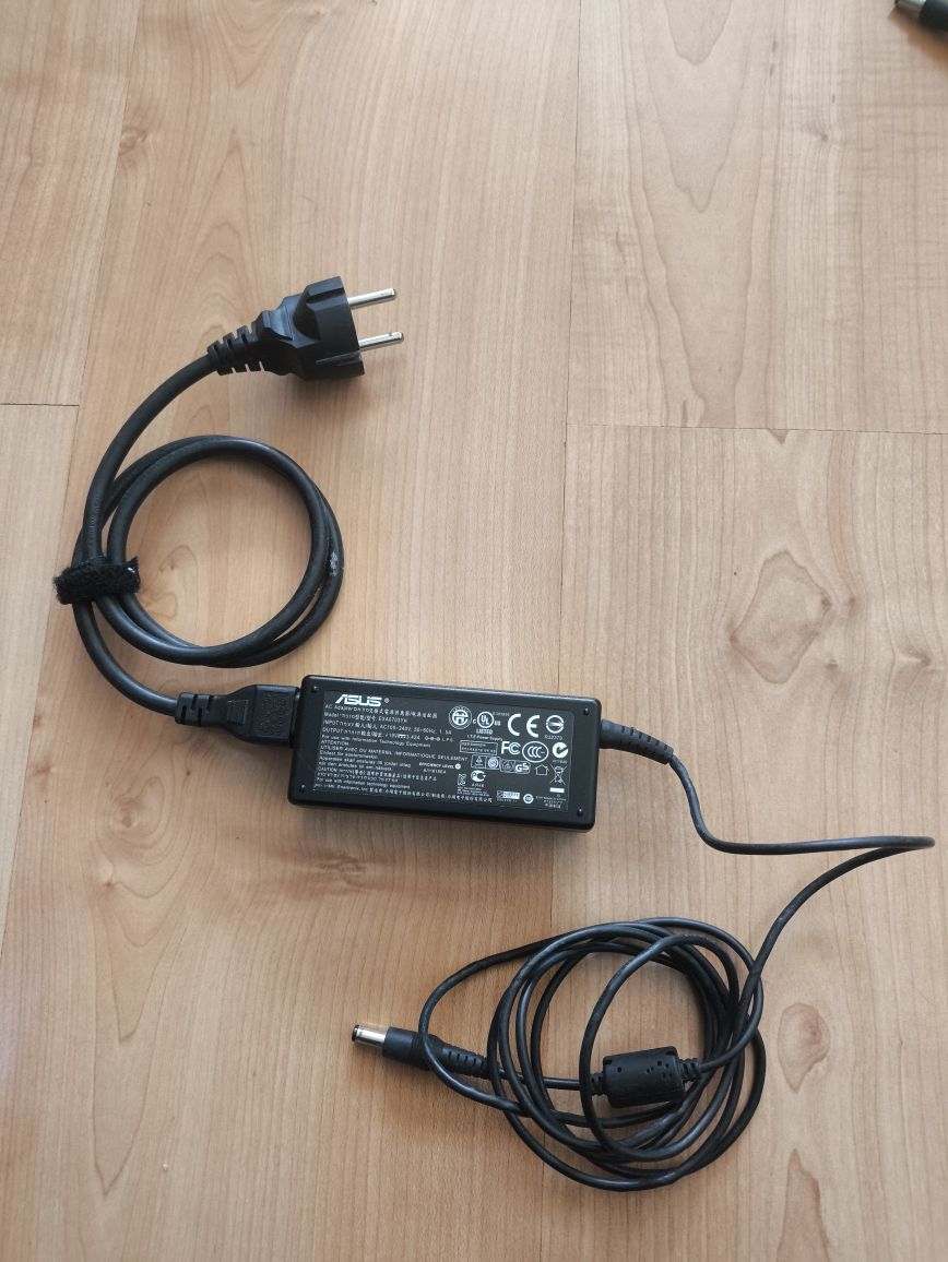 Carregador original Asus EXA0703YH 65W 5.5*2.5mm
Reembolso em
30 Dias