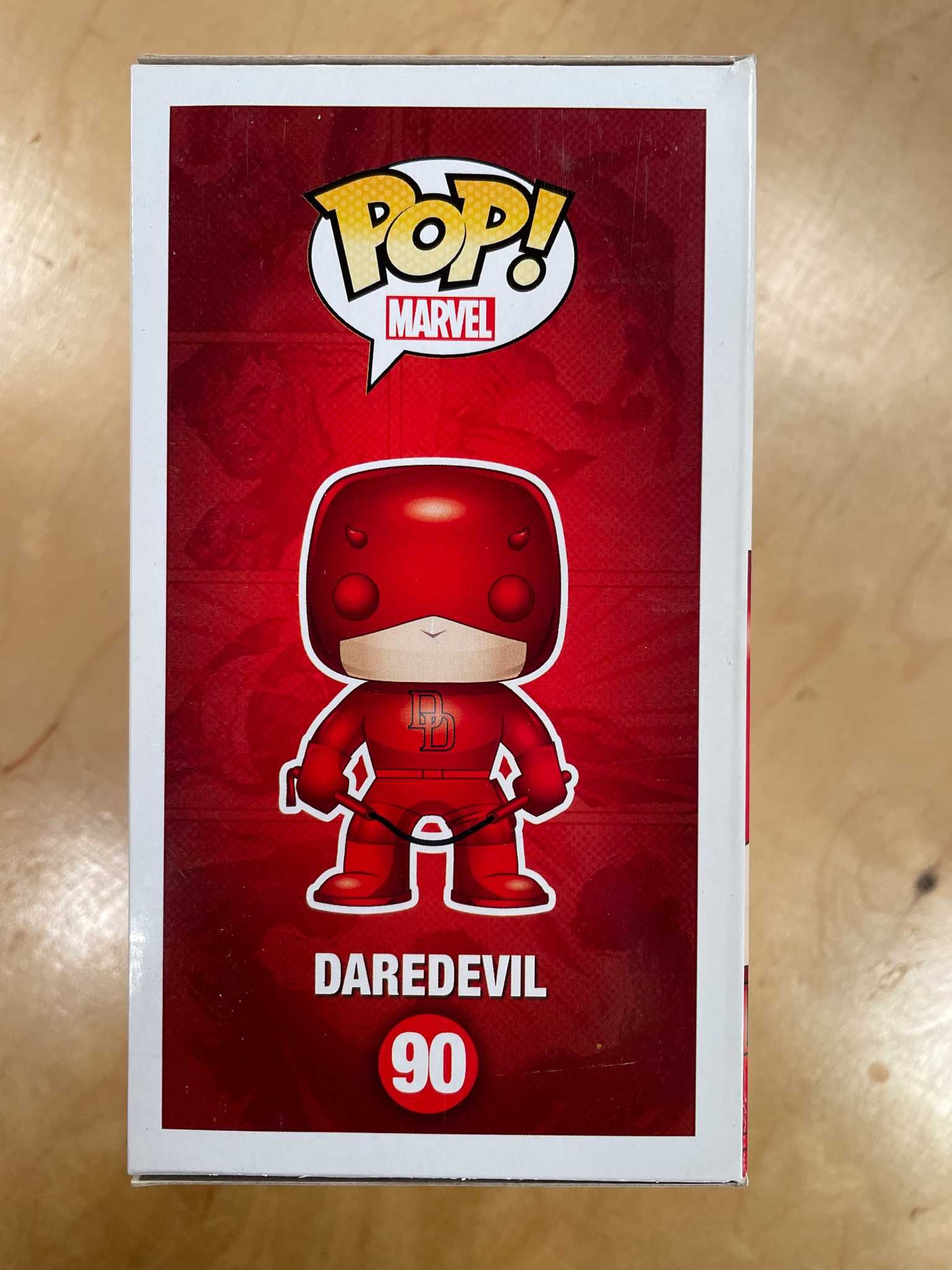 Funko pop Daredevil 90 czerwony Exclusive z protektorem