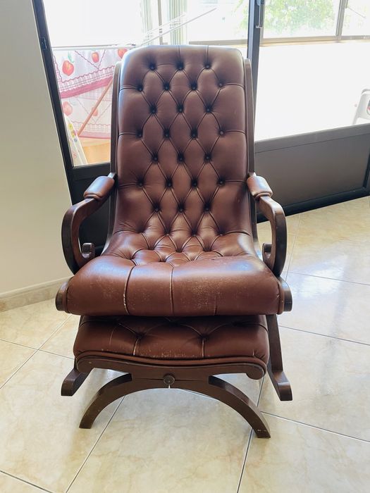 Cadeira de baloiço e banco para restauro