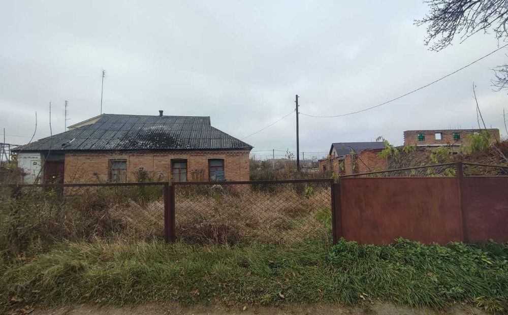 Продаж будинку з земельною ділянкою 15с