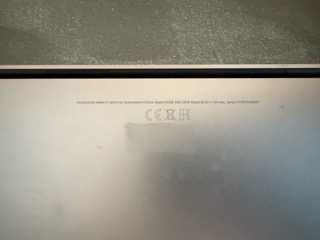 MacBook Pro 13″ (M1)  16 GB/512 GB  171 cykli / 87% bateria