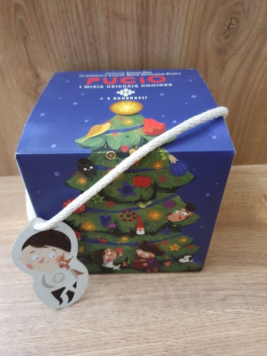 Puzzle Pucio i Misia ubierają choinkę