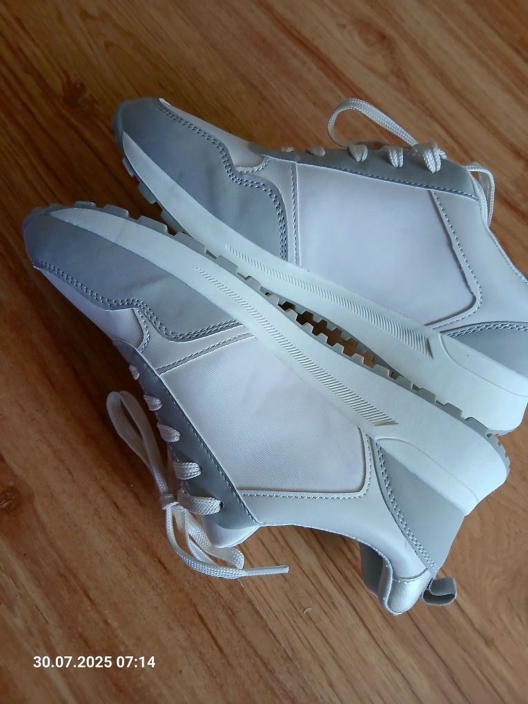 Damskie sneakersy rozmiar 38 nowe