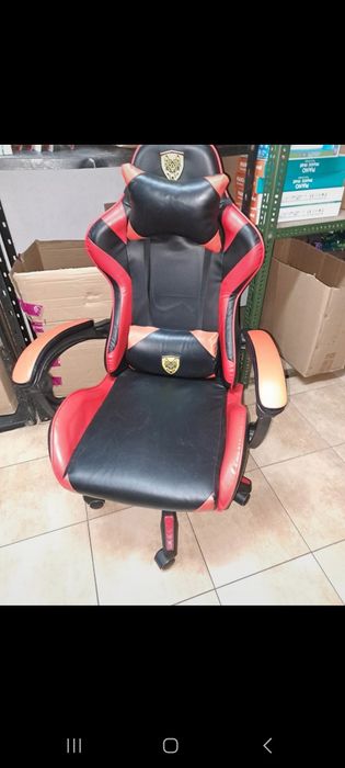 Fotel czerwono czarny