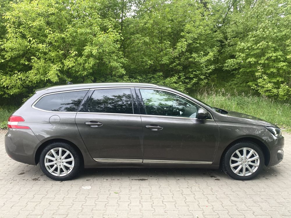 Peugeot 308 niski przebieg automat nawigacja 1.2 benzyna full LED