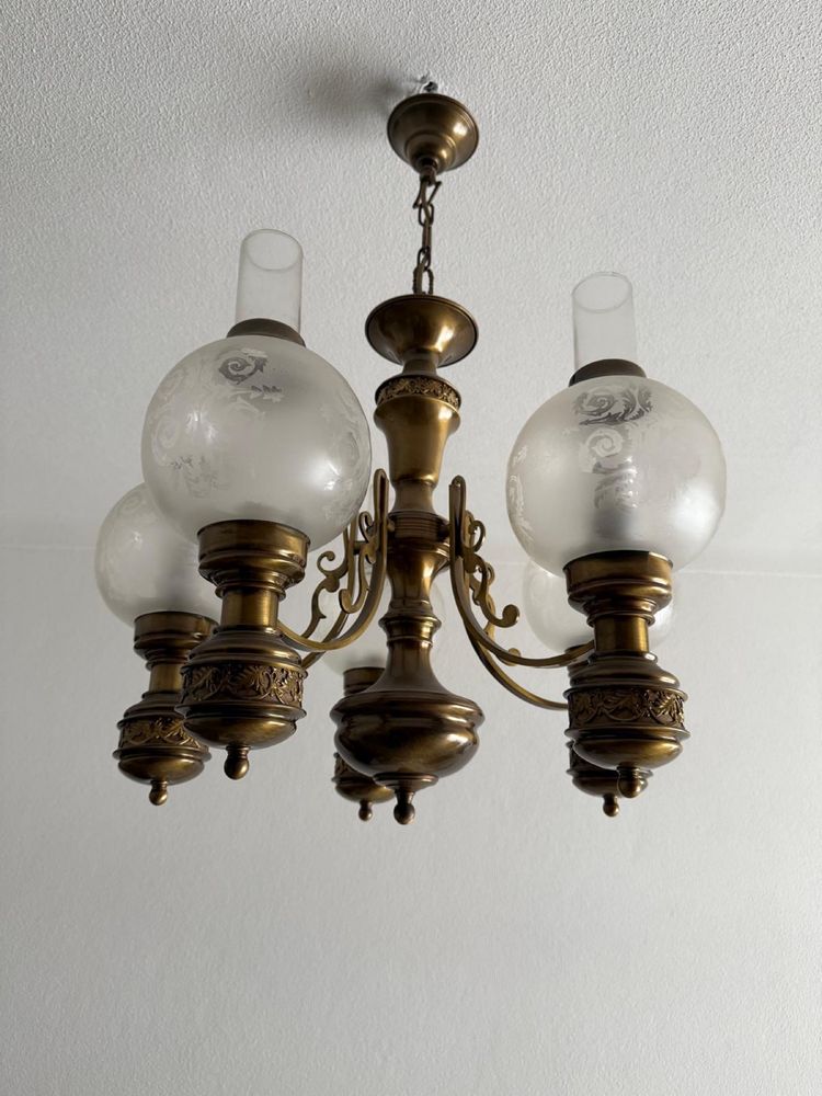 Candeeiro de teto dourado com 5 chamines em vidro