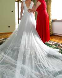 Suknia ślubna z trenem