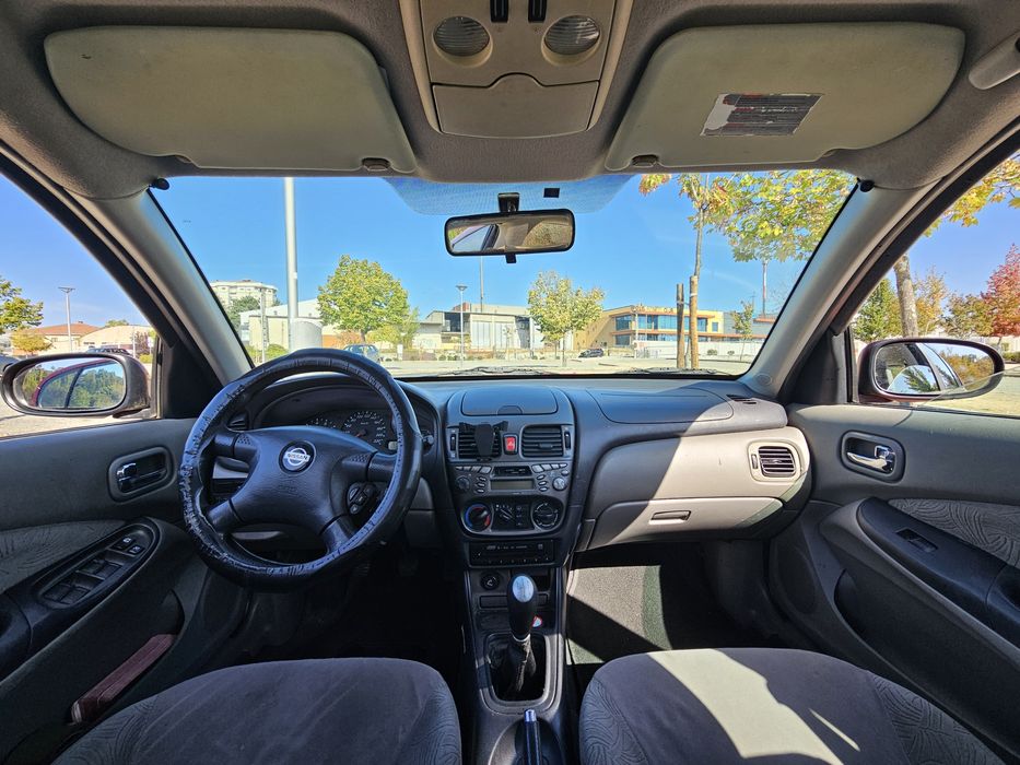 Nissan Almera (Leia a descrição)