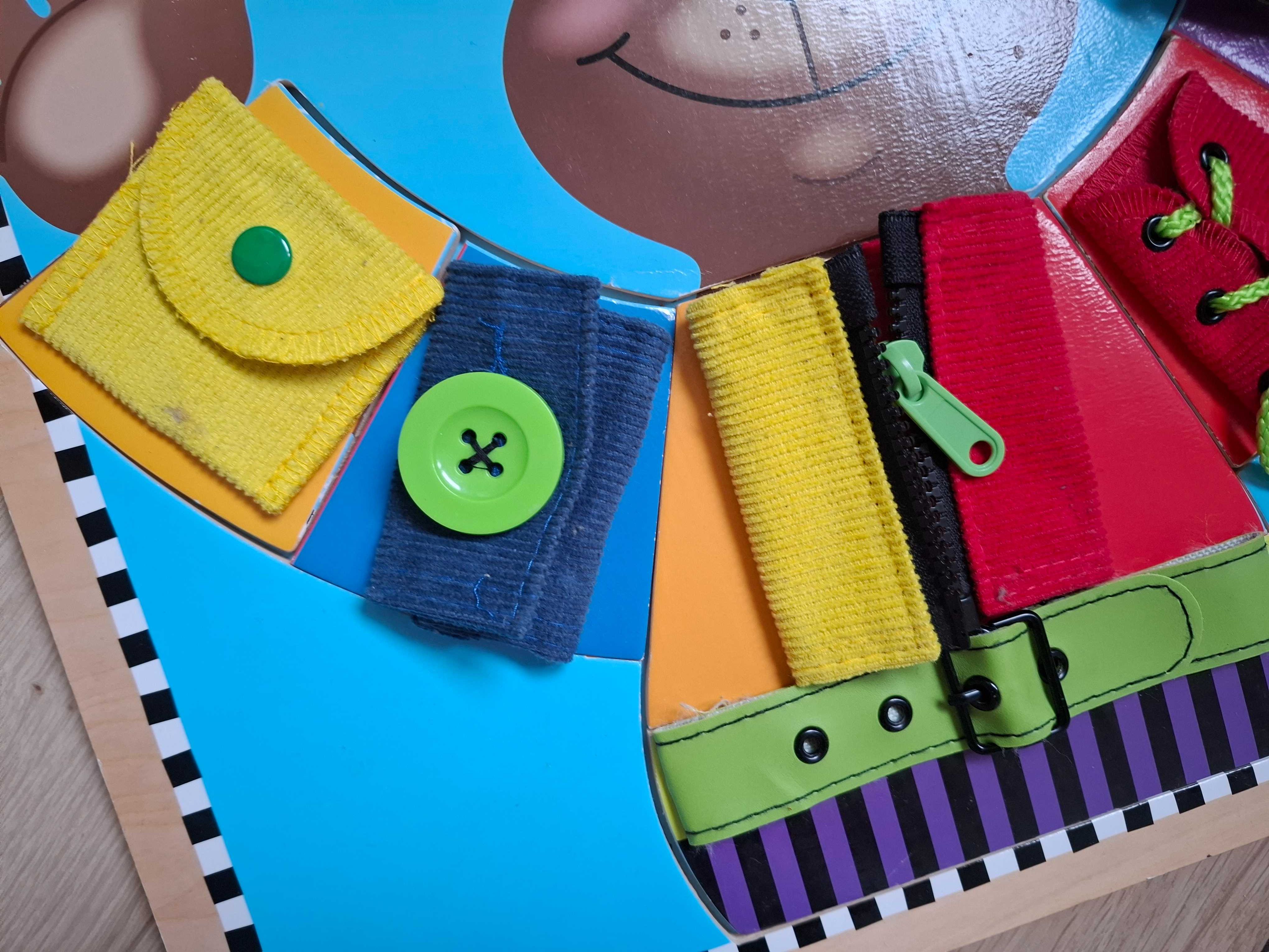 Tablica manipulacyjna Melissa &Doug Janod zabawka Montesori 2+