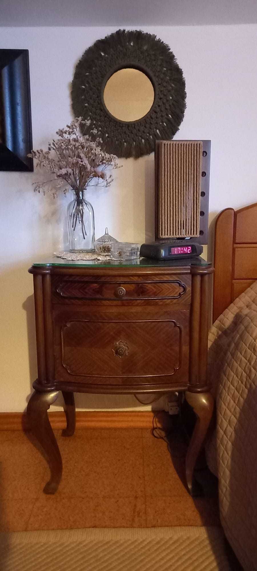 Mesa de cabeceira