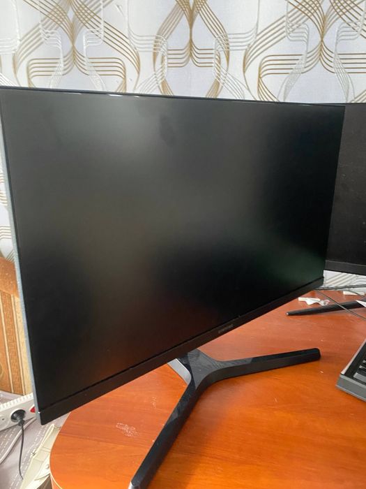 Продам полный комплект. Компьютер + монитор + клавиатура + мышка