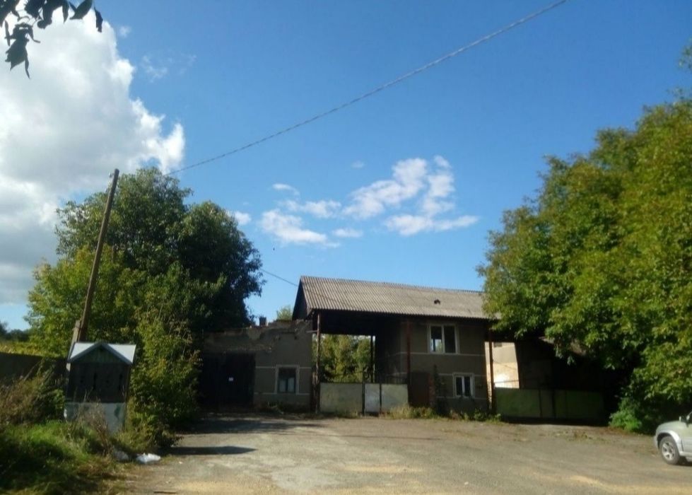 великі приміщення під бізнес, виробництво, склад, гаражі біля Чернівці