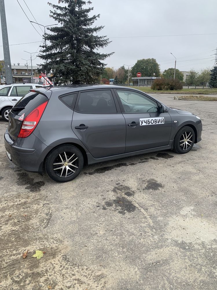 Інструктор з водіння. Автоінструктор. Инструктор по вождению.